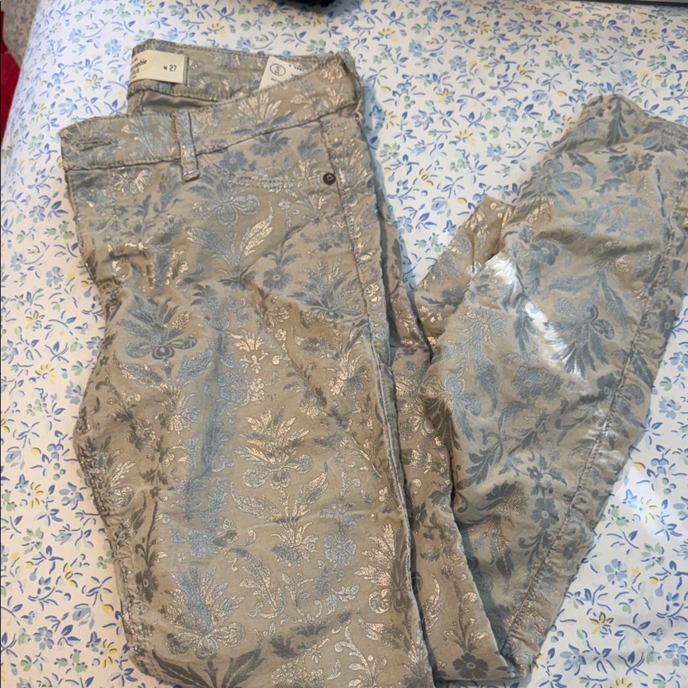 Abercrombie & Fitch Beige Floral Skinny Pants